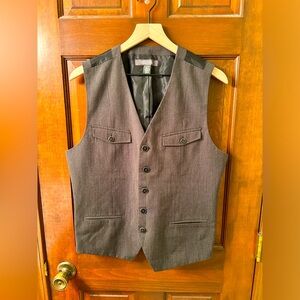 KENNETH COLE REACTION Nice front button grey adjustable vest. Size L